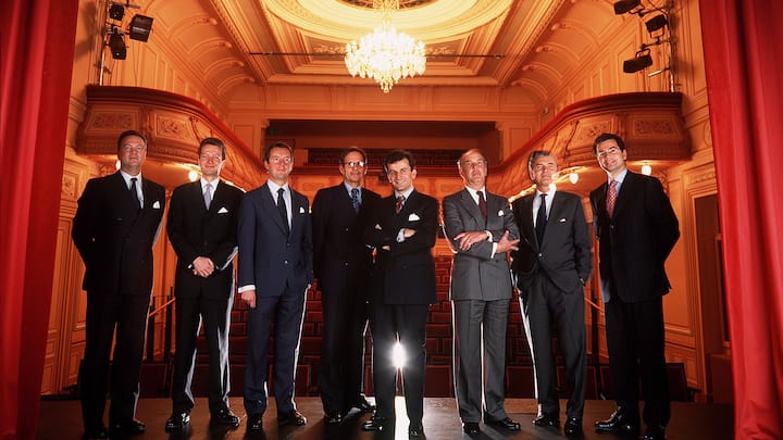 Die acht Teilhaber der Banque Pictet und Cie., der groessten Privatbank Europas, aufgenommen im Dezember 1998; v. l. n. r.: Jacques de Saussure, Renaud de Planta, Nicolas Pictet, Claude Demole, Philippe Bertherat, Charles Pictet, Ivan Pictet und Jean-Francois Demole.   (KEYSTONE/MARTIN RUETSCHI)   