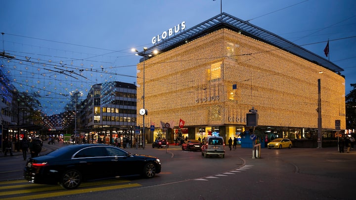 Globus Warenhaus am LÃ¶wenplatz. 27.11.2023 (URS JAUDAS/TAGES-ANZEIGER)