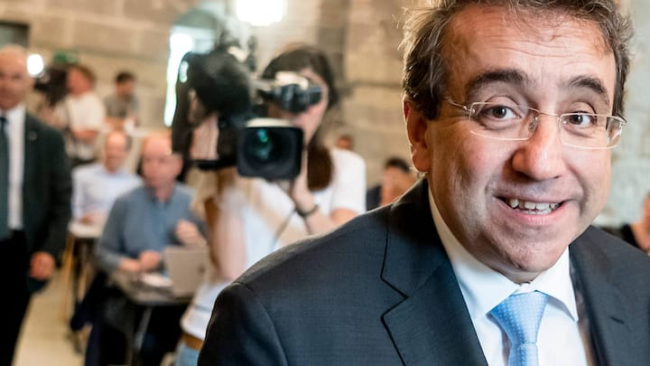 Pascal Broulis, Conseiller d'Etat vaudois, arrive lors d'une conference de presse sur le dossier fiscal de Pascal Broulis ce mercredi 30 mai 2018 a Lausanne. (KEYSTONE/Jean-Christophe Bott)