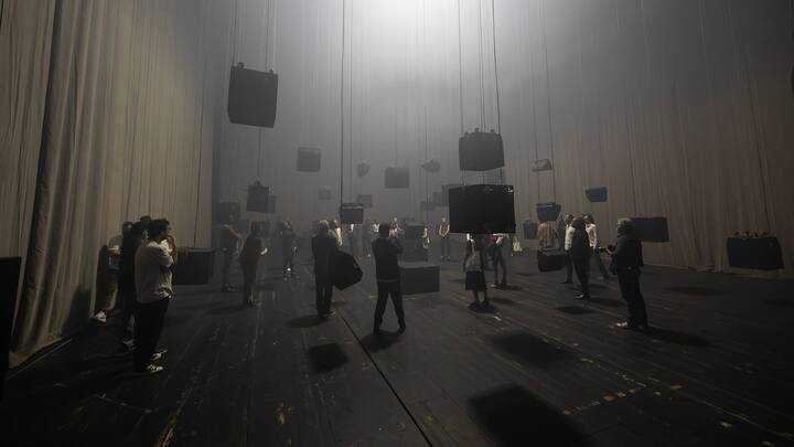 Der australische Künstler Ben Frost, Mentee des Briten Brian Eno, hat am Festival einen ­Riesenraum in die Dunkelheit ­verbannt und auf magische Art und Weise beschallt.