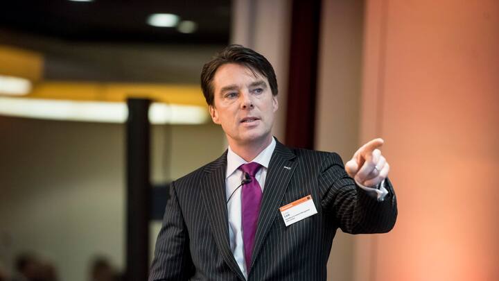 Martin Lueck , BlackRock , Chief Investment Strategist Deutschland, Oesterreich und Osteuropa,  in Berlin am 09.12.2015 . Wirtschaft Portrait Portraet .  [es gelten meine AGB - Veroeffentlichung nur gegen Honorar (zzgl. 7% MWSt.) und Namensnennung copyright by: Marc-Steffen Unger  Tel: 01715353875 Kto.Nr.: 26432245 BLZ: 37050198 S t a d t s p a r k a s s e  K o e l n ]  [#0,26,121#]