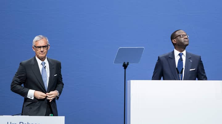 Tidjane Thiam, CEO of Switzerland's second biggest bank Credit Suisse (CS), right, speaks next to Urs Rohner, president of the board, left, during the general assembly at the Hallenstadion in Zurich, Switzerland, Friday, April 28, 2017. (KEYSTONE/Ennio Leanza)