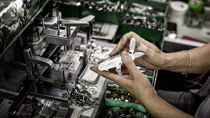 Reporage Ã¼ber die Produktion der Victorinox Taschenmesser.