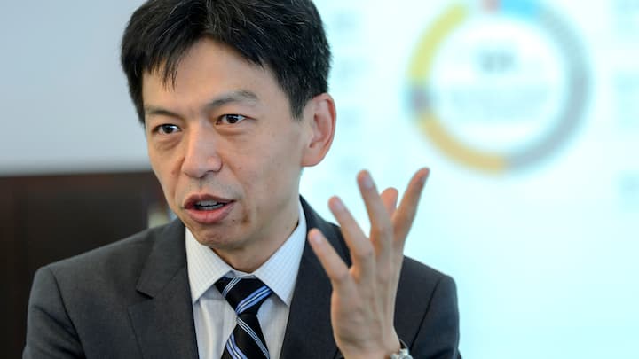 Swiss and Chinese Frankie Ng, CEO of the Societe Generale de Surveillance Group SGS, presents the 2015 Half Year results of SGS, the world's leading inspection, verification, testing and certification company, during a press conference at the SGS Corporate Headquarters, in Geneva, Switzerland, Friday, July 17, 2015. (KEYSTONE/Martial Trezzini)
