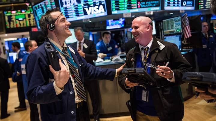 NEW YORK, NY - MARCH 30:  Traders work on the floor of the New York Stock Exchange during the afternoon of March 30, 2015 in New York City. The Dow Jones Industrial Average rose sharply this morning, eventually closing out over 260 points higher.  (Photo by Andrew Burton/Getty Images)