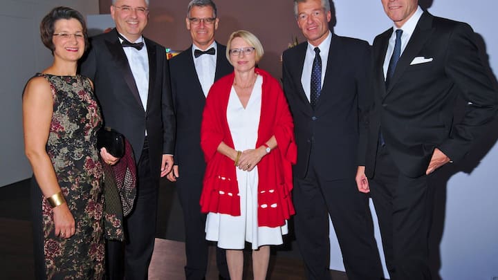 Ingeborg Schwan;Severin Schwan, CEO, Roche;Donat Agosti;Livia Leu, SECO, Delegierte des Bundesrates fÃ¼r HandelsvertrÃ¤ge;Heinz Karrer, PrÃ¤sident, economiesuisse;Calvin Grieder, PrÃ¤sident, BÃ¼hler Uzwil