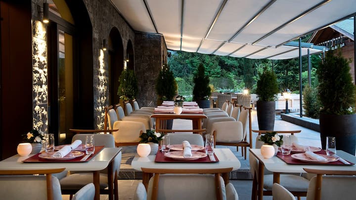 Platz 3 (Vorjahr: 2): The Alpina Gstaad, Gstaad