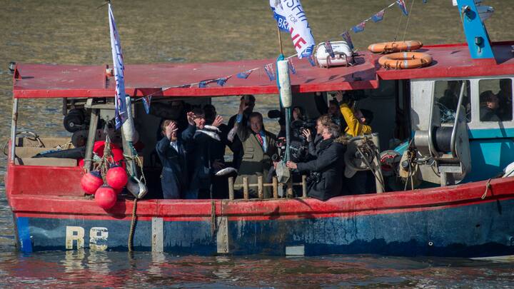 LONDON, ENGLAND - MARCH 21:  Former UKIP party leader Nigel Farage and Fishing for Leave supporters throw fish overboard into the River Thames from a fishing boat outside the Houses of Parliament on March 21, 2018 in London, England. During a recent Brexit tranisition deal British Prime Minister Theresa May announced that the European Union would maintain control of fisheries policy until the end of 2020.  (Photo by Chris J Ratcliffe/Getty Images)