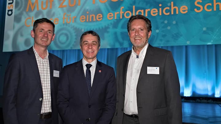 hristian Grasser, Geschäfstführer, asut; Ignazio Cassis, Bundesrat; Peter Grütter, Präsident, Schweizerischer Verband der Telekommunikation asut;