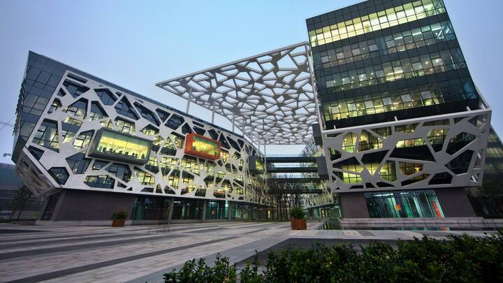 Alibabas Hauptsitz in der chinesischen Millionenstadt Hangzhou ist im Campus-Style angeordnet und bietet offene Arbeitsplätze für rund 9000 Angestellte.