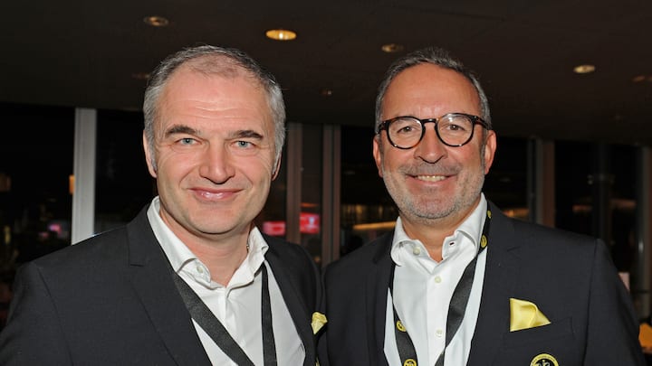 Der Unternehmer und YB-Vizepräsident Richard Gostony (r.) mit Chefscout Stéphane Chapuisat.
