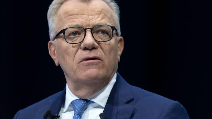 Hansueli Loosli, Praesident des Verwaltungsrates, spricht an der 21. ordentlichen Generalversammlung der Swisscom AG in der St. Jakobshalle in Basel, am Dienstag, 2. April 2019. (KEYSTONE/Georgios Kefalas)