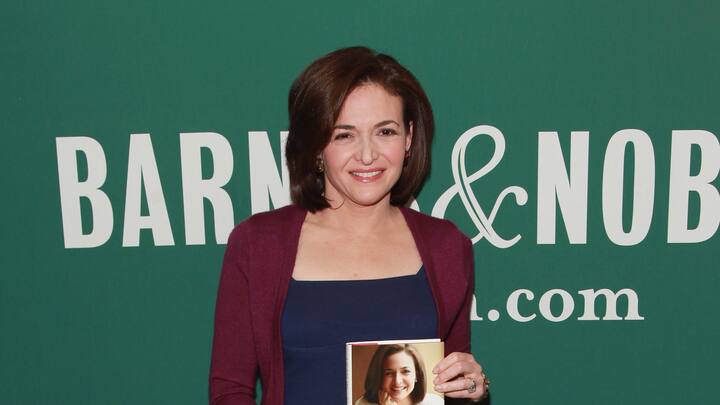 Sheryl Sandberg mit ihrem Buch «Lean In» im Jahr 2013