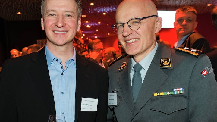 Frank ThonÃ¼s, Senior Director, Dell EMC Switzerland;Jean-Paul Theler, DivisionÃ¤r, Schweizer Armee