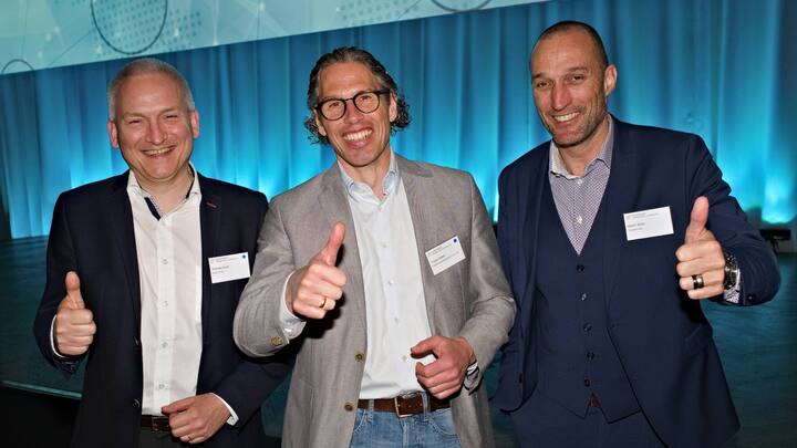 Thomas Koch, Head of IoT, Post CH AG; Tobias Stähle, Sales Director SCM, Oracle Deutschland B.V. & Co. KG; Martin Bürki, Country Manager Switzerland & FL, Ericsson AG
