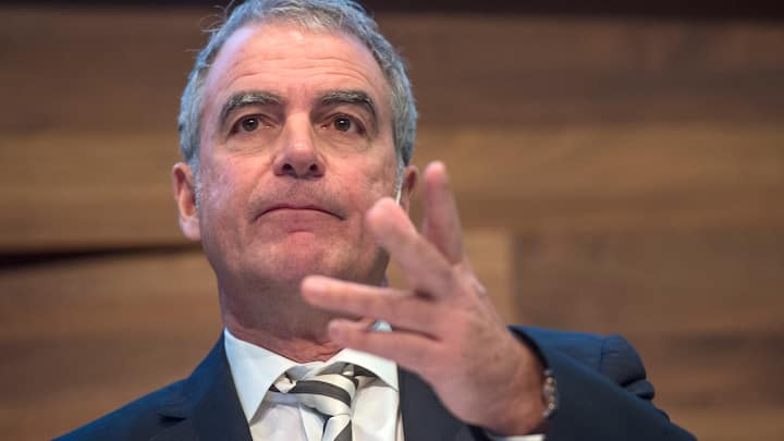 Hans Braendle, CEO Meyer Burger, orientiert an einer Medienkonferenz ueber das Geschaeftsjahr 2017, am Donnerstag, 22. Maerz 2018, in Zuerich. (KEYSTONE/Melanie Duchene)