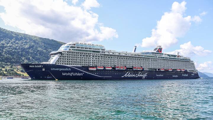 Ein Kreuzfahrtschiff des deutschen Reisekonzerns TUI (2025).