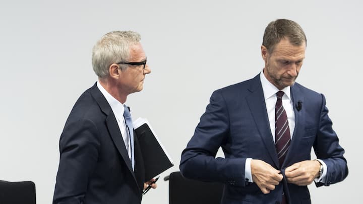 Urs Rohner, president of the board, left, speaks with Flavio Romerio, Managing Partner of Homburger, right, after a press conference of the Observation of Iqbal Khan in Zurich, Switzerland, Tuesday, October 1, 2019. (KEYSTONE/Ennio Leanza)
