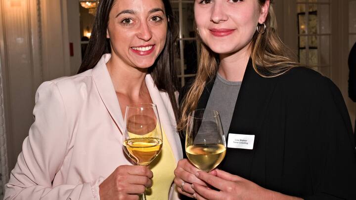 Elena Mirchevska, Accor Hotels Zürich; Lisa Widmer, Farner Consulting