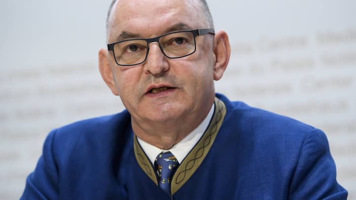 Rudolf Staempfli, Verwaltungsratspraesident der BLS spricht an einer Medienkonferenz ueber die Fernverkehrskonzession. Die SBB und die BLS einigten sich auf eine einvernehmliche Loesung, am Donnerstag, 22. August 2019, im Medienzentrum Bundeshaus in Bern. (KEYSTONE/Anthony Anex)