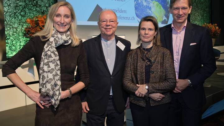 Anette Bronder, Group COO, SwissRe;Otto C. Honegger, Moderator;Nikola Biller-Andorno, Direktorin Institut Biomedizinische Ethik & Medizingeschichte der Uni ZÃ¼rich;Christian Keller, General Manager & Vorsitzender der GeschÃ¤ftsleitung, IBM Schweiz