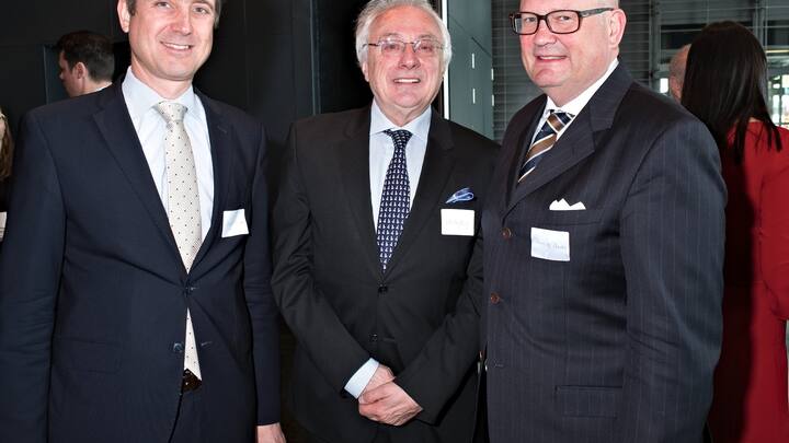 Jürg de Spindler, Direktor, Verband Schweizer Regionalbanken; Istvàn Nagy, Botschafter Ungarns in der Schweiz; Franz de Planta, Präsident, Mantor SA / OAR-G