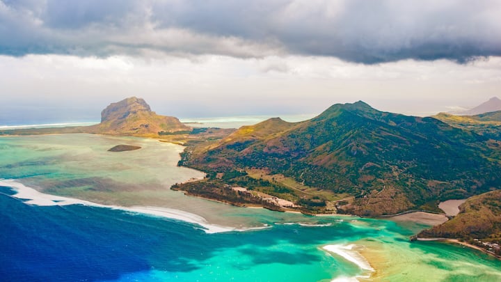 Luftaufnahme der Halbinsel Le Morne Brabant, Mauritius.