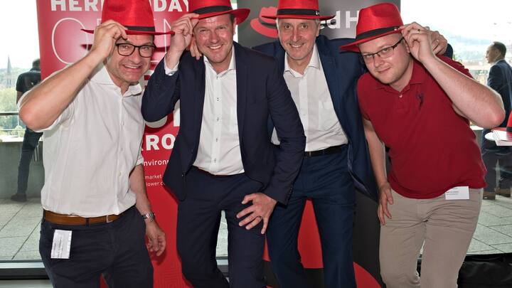 Red Hat Team:Daniele Vennemann;Eduard Modalek;Peter Balsiger;Martin Seman