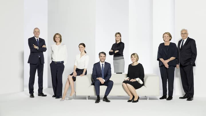 v.l.n.r. Jan Liebherr, Stéfanie Wohlfahrt, Sophie Albrecht, Philipp Liebherr, Patricia Rüf, Johanna Platt, Isolde Liebherr und Willi Liebherr