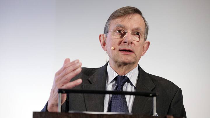 Jeroen van der Veer, chairman of the supervisory board at Royal Philips NV, gestures as he speaks during the Europe-Iran Forum in Zurich, Switzerland, on Tuesday, May 3, 2016. The U.S., Russia and European countries in January lifted a series of economic sanctions in exchange for Iran's agreement to curb its nuclear activities. Photographer: Matthew Lloyd/Bloomberg *** Local Caption *** Jeroen van der Veer