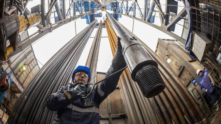 A worker guides drilling pipes at a gas drilling rig on the Gazprom PJSC Chayandinskoye oil, gas and condensate field, a resource base for the Power of Siberia gas pipeline, in the Lensk district of the Sakha Republic, Russia, on Wednesday, Oct. 13, 2021. European natural gas futures declined after Russia signaled that it may offer additional volumes soon. Photographer: Andrey Rudakov/Bloomberg