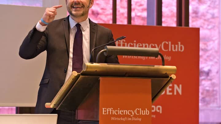 Peter Neumann, Professor fÃ¼r Sicherheitsstudien, King's College London, spricht vor dem Efficiency Club im Widder Hotel