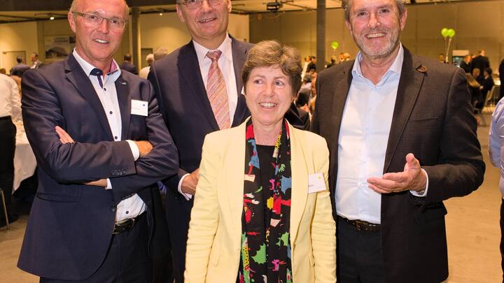 Michael Tschirky, Zentralpraesident VSEI; Gianni Operto, Praesident AEE Suisse; Kathy Riklin, Nationalraetin; Peter Gruetter, Paesident asut