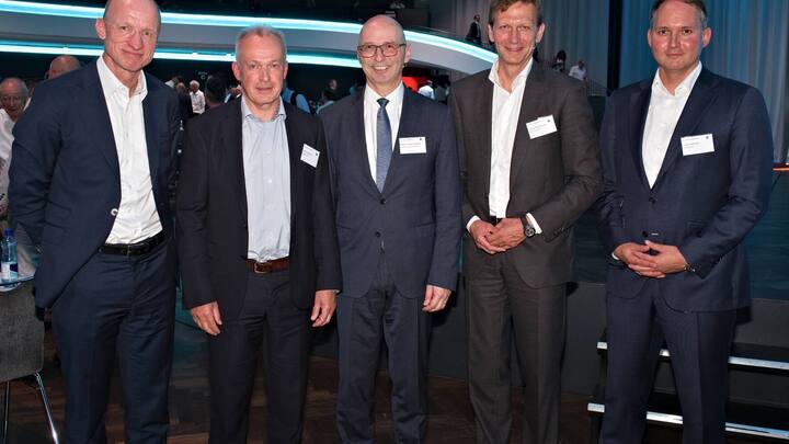 Olaf Swantee, CEO, Sunrise Communications AG;Urs Schaeppi, CEO, Swisscom AG;Marc Chardonnens, Direktor Bundesamt fÃ¼r Umwelt BAFU;Christian Keller, Vorsitzender der GeschÃ¤ftsleitung, IBM Schweiz AG;Simon Michel, CEO, Ypsomed AG;