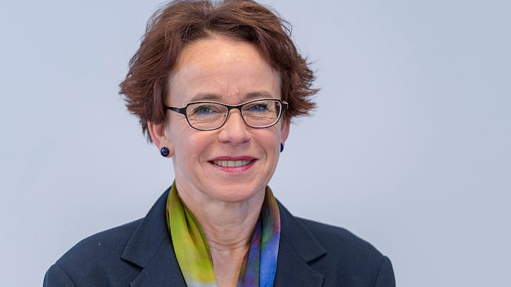 Eva Herzog, Regierungsraetin des Kantons Basel-Stadt und Vorsteherin des Finanzdepartementes, fotografiert in Basel, am Donnerstag, 4. Januar 2018. (KEYSTONE/Georgios Kefalas)
