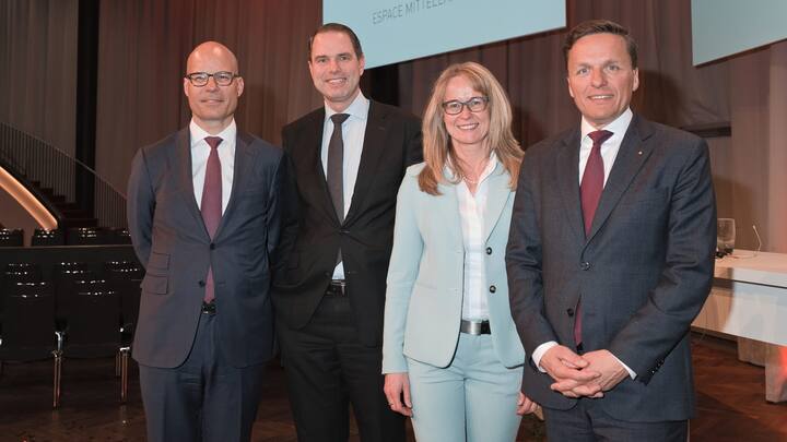 Didier Denat, Credit Suisse (Schweiz) SA;Beat BrechbÃ¼hl, Managing Partner, Kellerhals Carrard;Petra Joerg, CEO, Rochester-Bern Executive Programs;Andreas Gerber, PrÃ¤sident, Prix SVC Espace Mittelland