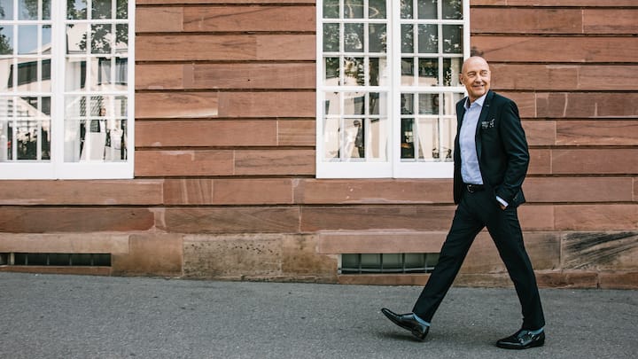 gut gelaunter präsidentHöchst verschwiegen die Firma, der Chairman ein zugänglicher Charakter: Valentino Cè.