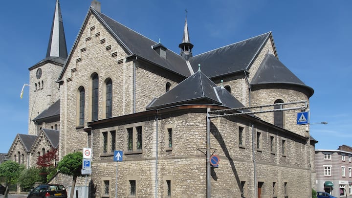 Die Kirche der Klostergemeinde Simpelveld im Süden der Niederlande.