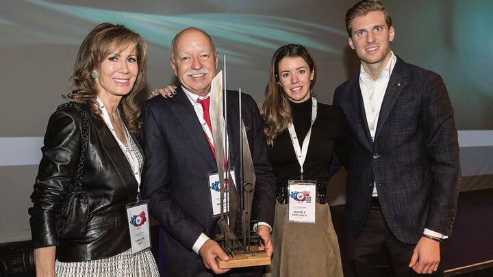Wirtschaftswunder 2019 âFacing Risk, Risiko - Freund oder Feind?â, Bild aufgenommen im Vaduzersaal in Vaduz am 05.11.2019 - Gratulationen zum Lebenswerk von Michael Hilti: Caroline Hilti, Michael Hilti, Michelle Frey-Hilti und Lorenz Frey-Hilti (v.l.) FOTO & COPYRIGHT: DANIEL SCHWENDENER