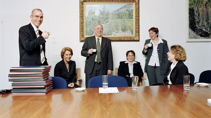  Familienfoto in Herrliberg von 2002: Markus, Silvia, Christoph, Magdalena, Rahel und Miriam Blocher (von links).