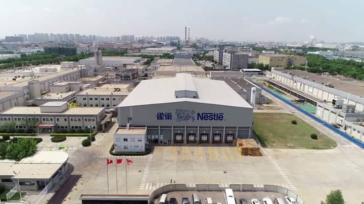 Luftaufnahme der Nestlé-Fabrik in China