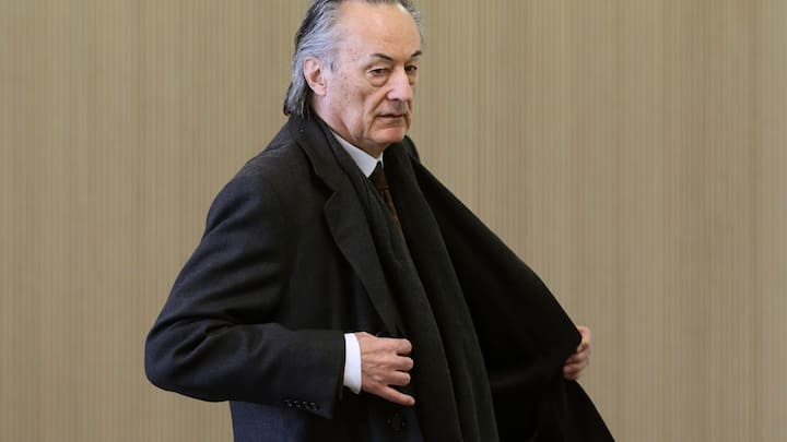 Friedrich Carl Janssen, former chairman of the supervisory board at Arcandor AG, enters the courtroom at the start of an embezzlement trial at the regional court in Essen, Germany, 11 May 2017. Photo: Ina Fassbender/dpa