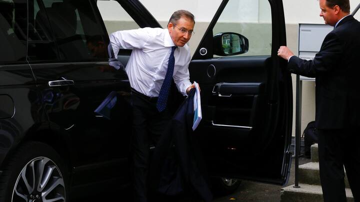 Ivan Glasenberg, CEO of commodities trader Glencore, arrives before the company's annual shareholder meeting in Zug, Switzerland May 2, 2018. REUTERS/Arnd Wiegmann - RC167F557D70