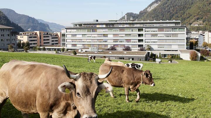 Suiten und Eingang des Kantonsspital Nidwalden in Stans