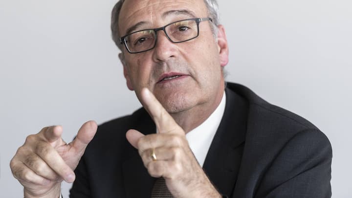 Bundesrat Guy Parmelin, Vorsteher des Departements fuer Wirtschaft, Bildung und Forschung WBF, spricht an einer Medienkonferenz zum Abschluss der Verhandlungen zwischen der Europaeischen Freihandelsassoziation EFTA (Island, Liechtenstein, Norwegen und Schweiz) und den Mercosur-Staaten (Argentinien, Brasilien, Paraguay und Uruguay), am Samstag, 24. August 2019, in Kloten. (KEYSTONE/Melanie Duchene)