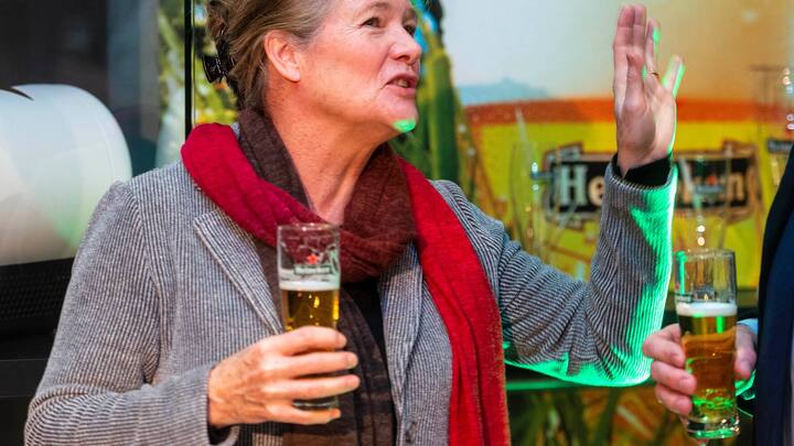 2018-11-27 18:30:31 AMSTERDAM - Grootaandeelhouder Charlene de Carvalho-Heineken woont de opening bij van de Heritage Quarter, een ruimte in de in de Heineken Experience waar voorwerpen uit de Heineken collectie worden tentoongesteld. ANP EVERT ELZINGA (KEYSTONE/ANP/"Evert Elzinga")
