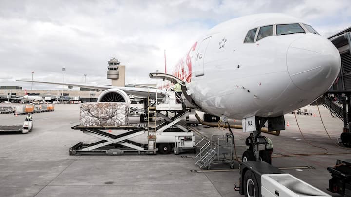 Swiss Airline Flugzeug Fracht Cargo