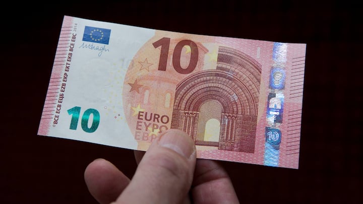 GERMANY, COLOGNE - SEPTEMBER 17:Â Our picture shows the new 10 Euro banknotes, on September 17, 2014 in Co0logne, Germany. (Photo by Ulrich Baumgarten via Getty Images)