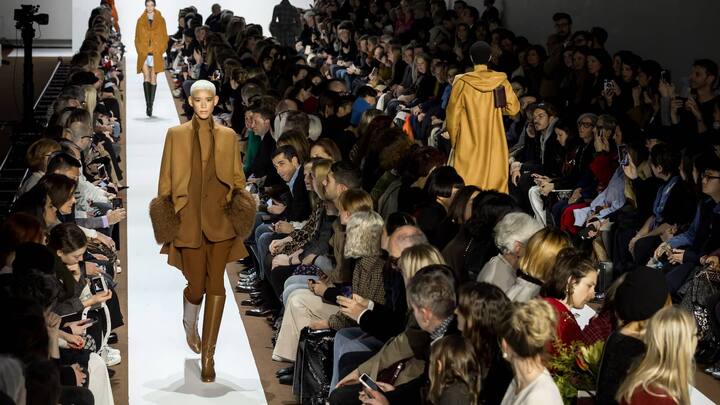 epa07411531 A model presents a creation from the Fall/Winter 2019/20 Women collection by Swiss designer Albert Kriemler for Akris fashion house during the Paris Fashion Week, in Paris, France, 03 March 2019. The presentation of the Women's collections runs from 25 February to 05 March. EPA/CHRISTOPHE PETIT TESSON