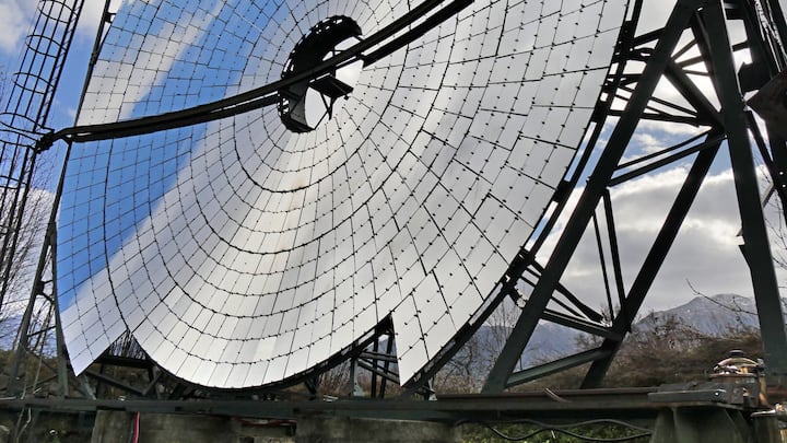 Solaranlage für den Schmelzofen in dem der recyclierte Edelstahl geschmolzen wird.